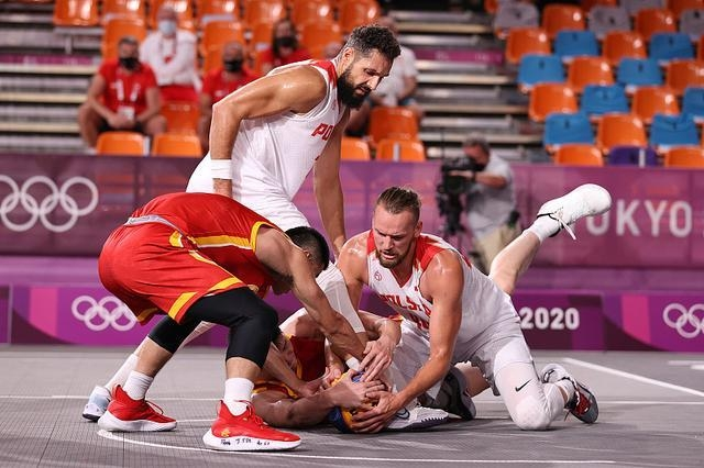  胡尔卡奇波兰骄子，鹿特丹室内赛连胜强敌夺冠