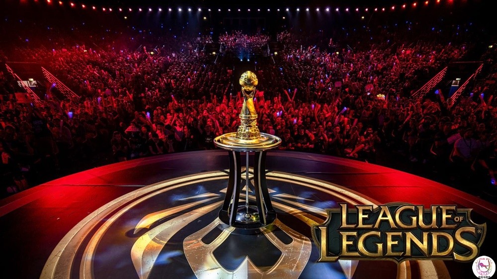  LPL夏季赛激战正酣，多支劲旅争夺榜首  