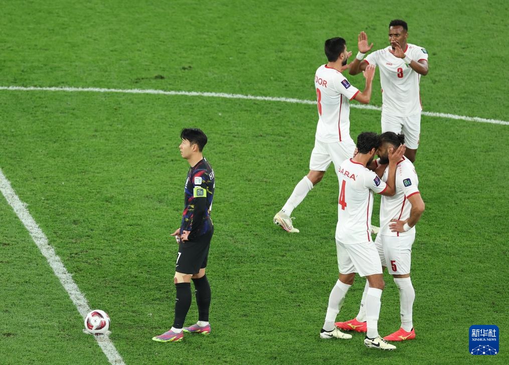  亚洲杯八强战，日本队加时淘汰韩国晋级