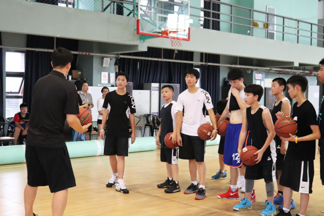  篮球训练营培育未来希望之星