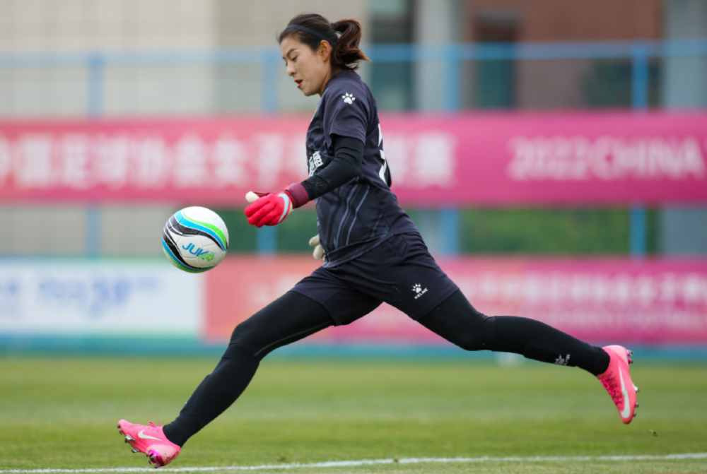  草根球队逆袭淘汰职业劲旅