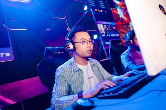  电竞明星做客直播间，互动环节惊喜连连