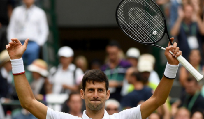  温网决赛激战正酣，德约科维奇强势冲击三连冠