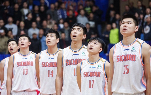  广东宏远快攻如潮大胜四川金强男篮