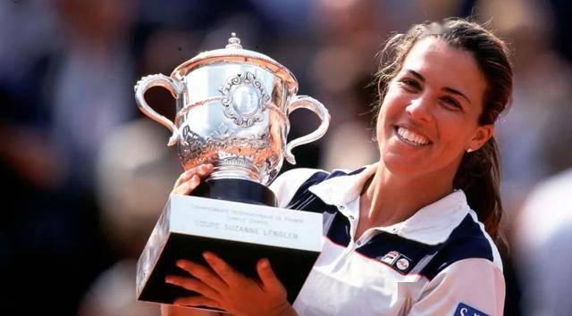  高芙青少年组夺冠，美国超新星横空出世